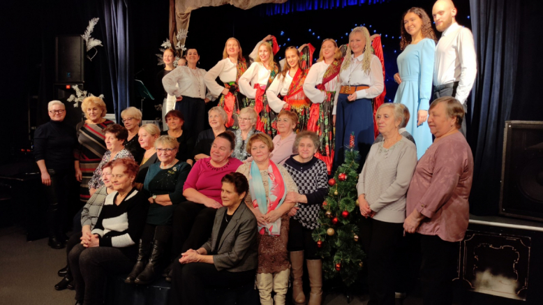 В студенческом клубе «Гиппократ» поздравили заслуженных сотрудников, которые проработали в Педиатрическом университете более 30 лет 17