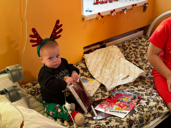 Пациентов клиники Педиатрического университета поздравили с наступающим Новым годом и Рождеством 1