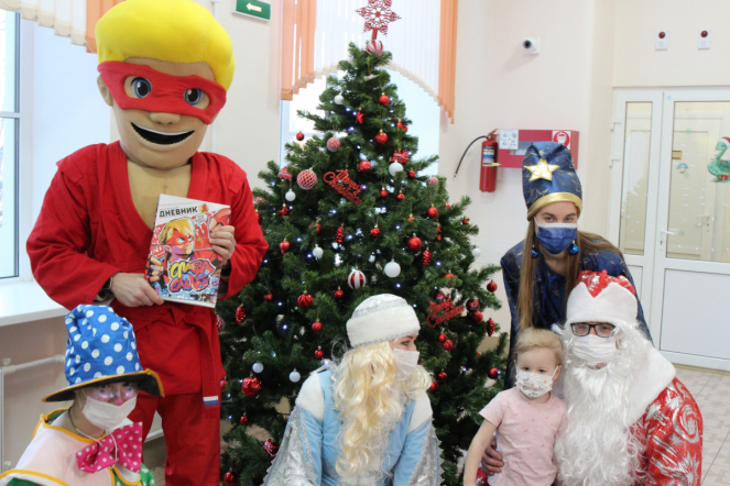 Пациентов клиники Педиатрического  университета поздравили с наступающим Новым годом и Рождеством 7