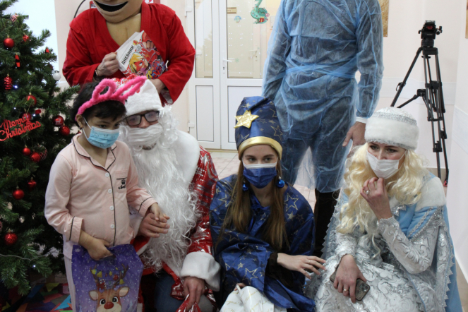 Пациентов клиники Педиатрического  университета поздравили с наступающим Новым годом и Рождеством 9