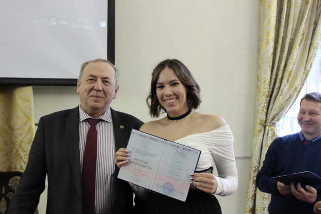 Первые выпускники юбилейного года: в Педиатрическом университете вручили дипломы клиническим психологам 40
