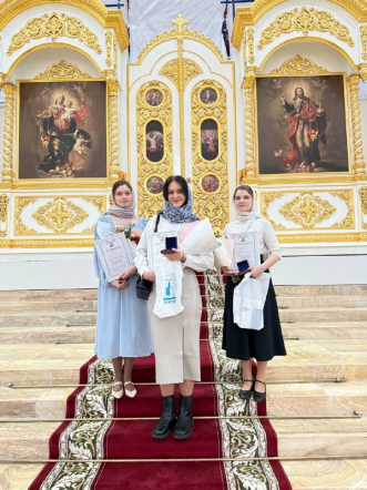 День студентов в Петербурге начался с праздничной литургии в Смольном соборе 2