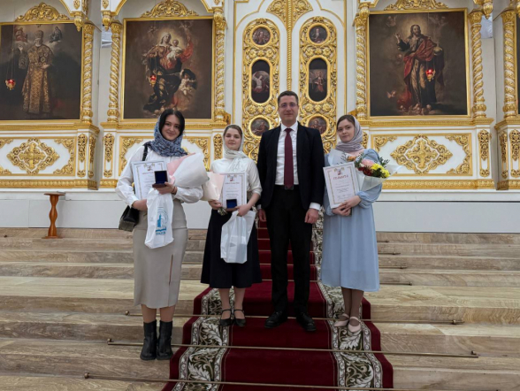 День студентов в Петербурге начался с праздничной литургии в Смольном соборе 5