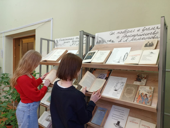 «Самостоянье человека - залог величия его»: в библиотеке Педиатрического университета открылась выставка ко Дню памяти Пушкина