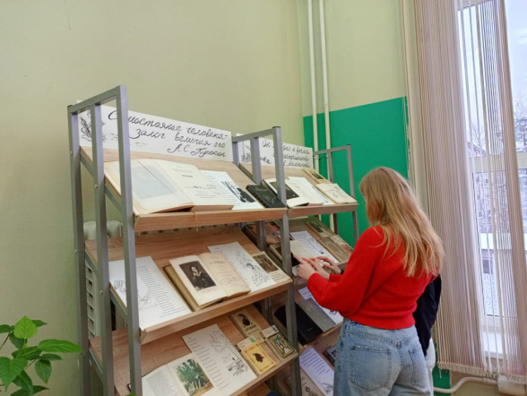 «Самостоянье человека - залог величия его»: в библиотеке Педиатрического университета открылась выставка ко Дню памяти Пушкина 6