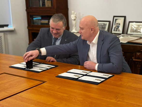 Почта России выпустила конверт, посвящённый 100-летию Педиатрического университета 1