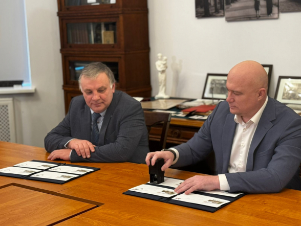 Почта России выпустила конверт, посвящённый 100-летию Педиатрического университета 3