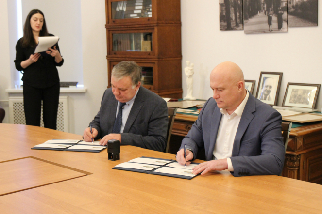 Почта России выпустила конверт, посвящённый 100-летию Педиатрического университета 7