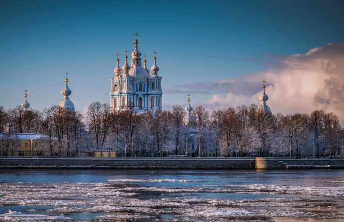 В стенах Воскресенского Смольного собора прозвучит Литургия Святого Иоанна Златоуста П. И. Чайковского