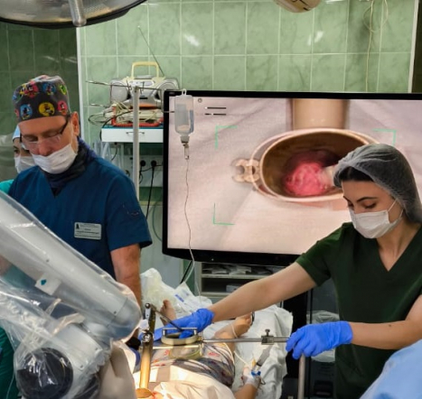 Оториноларингологи Педиатрического университета апробировали инновационный экзомикроскоп