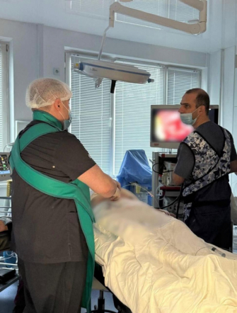 Заведующий кафедрой общей хирургии с курсом эндоскопии СПбГПМУ Рубен Аванесян провел более 20 операций в онкологическом центре в Армении 5