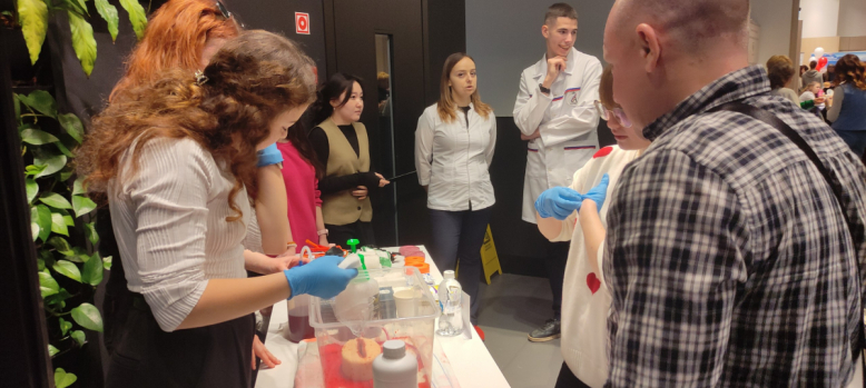 Педиатрический университет принял участие в дне открытых дверей для будущих медицинских работников в Мурманске 13