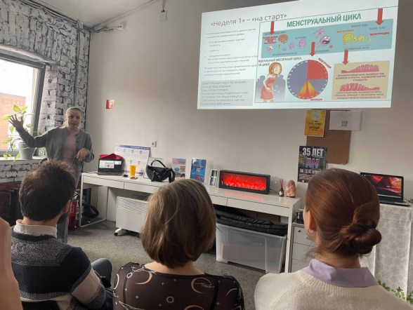 Врачи Педиатрического университета провели лекцию в Фонде «СПИД.ЦЕНТР»