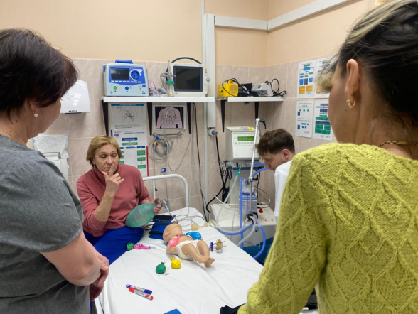 Преподаватели Педиатрического университета проводят обучающие мастер-классы в Магадане