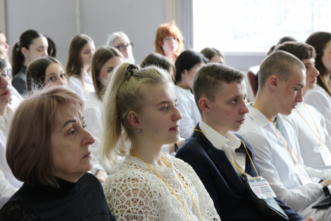 Моя будущая профессия — врач:  Педиатрический университет принимает форум старшеклассников 2