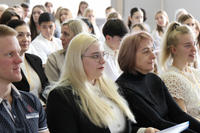 Моя будущая профессия — врач:  Педиатрический университет принимает форум старшеклассников 7