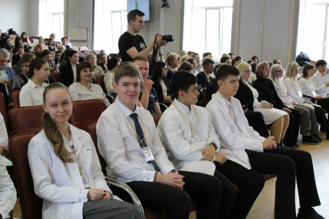 Моя будущая профессия — врач:  Педиатрический университет принимает форум старшеклассников 18