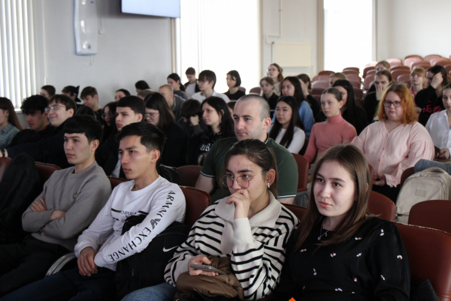 Творческий подход к серьезной теме: в Педиатрическом университете показали спектакль «228.1» 5