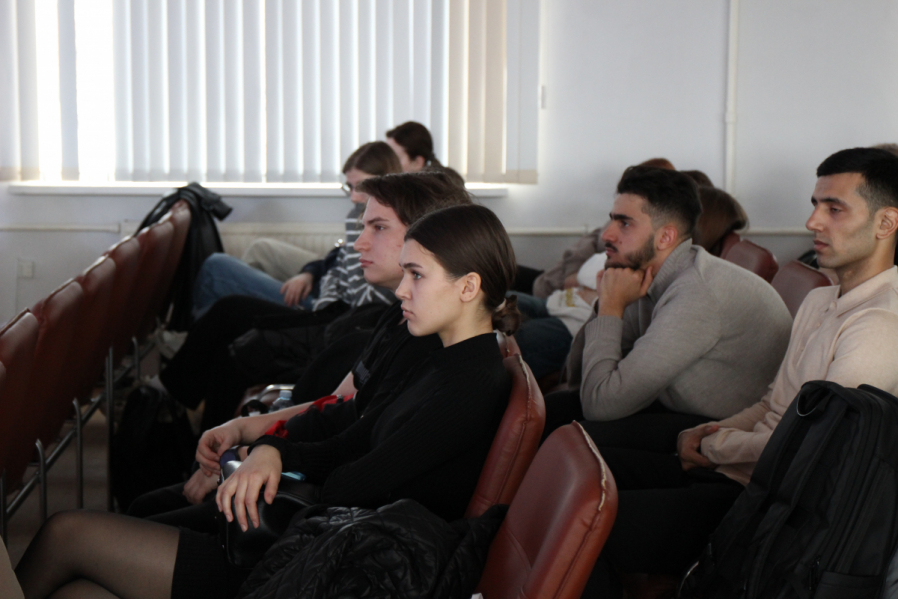 Творческий подход к серьезной теме: в Педиатрическом университете показали спектакль «228.1» 6