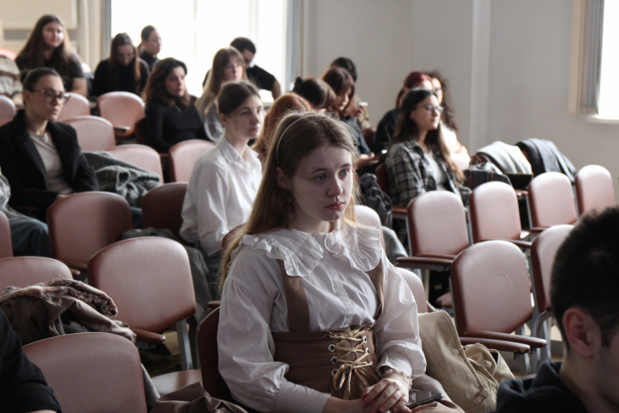 Творческий подход к серьезной теме: в Педиатрическом университете показали спектакль «228.1» 7