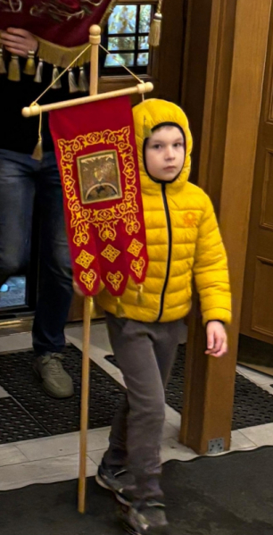 В Педиатрическом университете зажегся Благодатный огонь 3