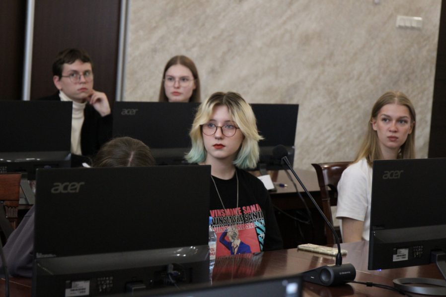 К участникам патриотического форума в Педиатрическом университета обратился космонавт Андрей Борисенко 1