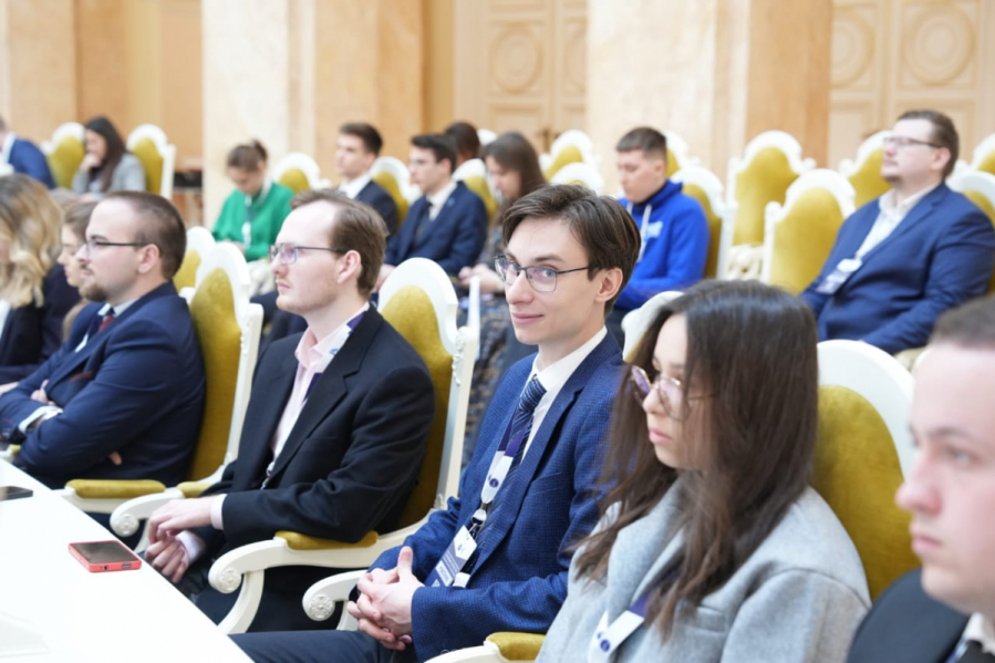 Студенты Педиатрического университета выступили с докладами на  конференции в Законодательном собрании 2