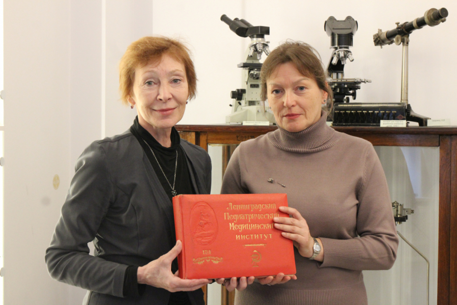 Продолжательницы медицинских династий передали семейные реликвии в музей Педиатрического университета 1