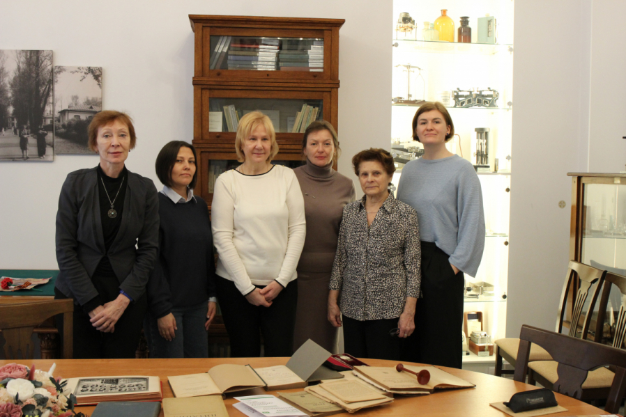 Продолжательницы медицинских династий передали семейные реликвии в музей Педиатрического университета
