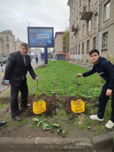 Сирень Победы: студенты Педиатрического университета высадили деревья в память о героях