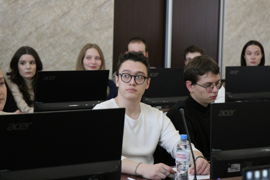 В Педиатрическом университете состоялся патриотический форум 3