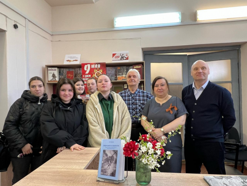 Тематическая встреча в библиотеке Педиатрического университета: уроки мужества и доблести военных медиков