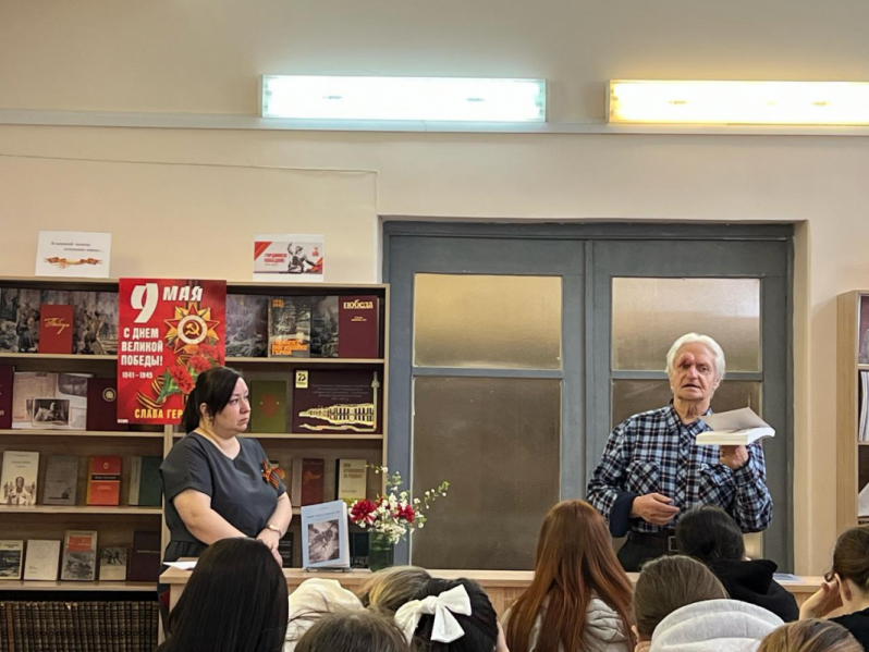 Тематическая встреча в библиотеке Педиатрического университета: уроки мужества и доблести военных медиков 2