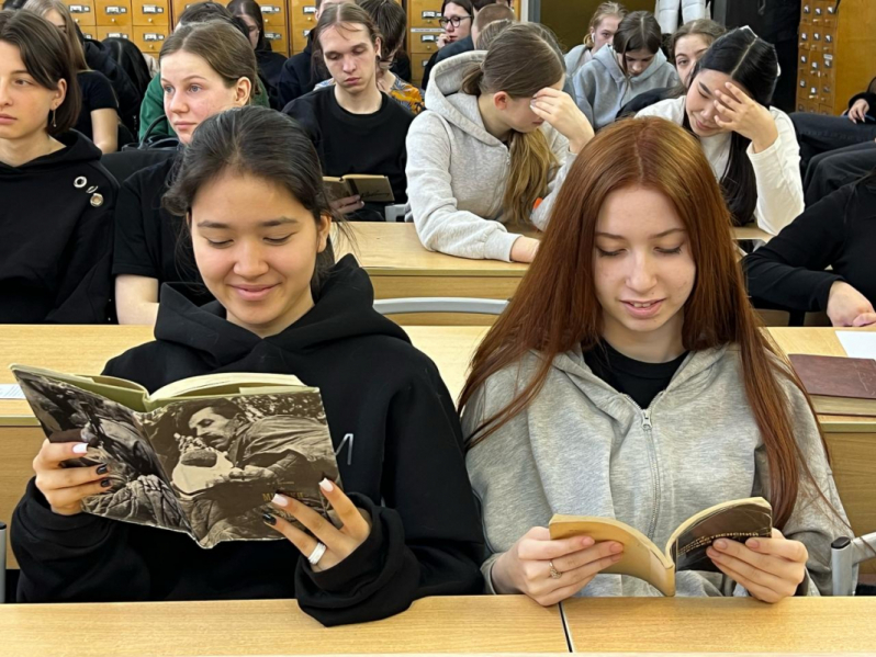 Тематическая встреча в библиотеке Педиатрического университета: уроки мужества и доблести военных медиков 3