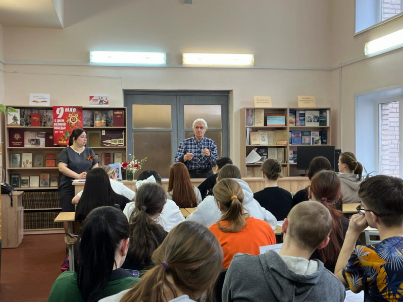 Тематическая встреча в библиотеке Педиатрического университета: уроки мужества и доблести военных медиков 6