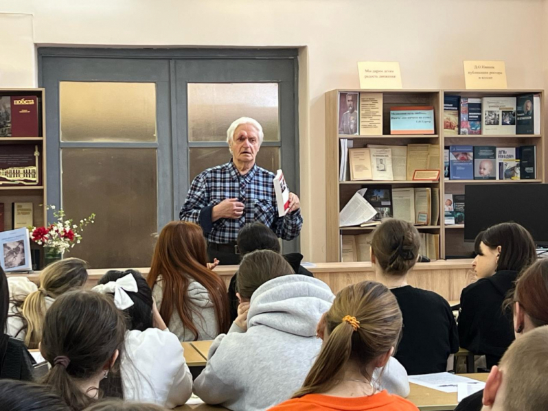 Тематическая встреча в библиотеке Педиатрического университета: уроки мужества и доблести военных медиков 9