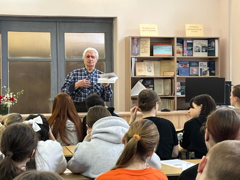 Тематическая встреча в библиотеке Педиатрического университета: уроки мужества и доблести военных медиков 16