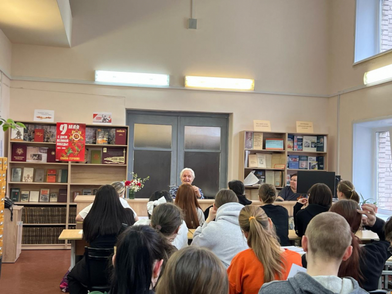 Тематическая встреча в библиотеке Педиатрического университета: уроки мужества и доблести военных медиков 17
