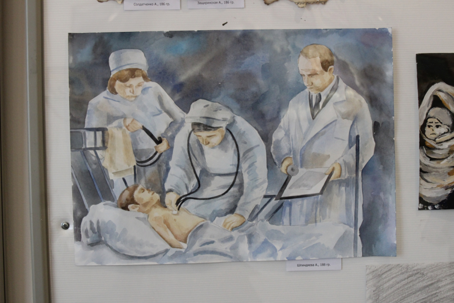 Память четырёх поколений: в Педиатрическом университете открылась выставка ко Дню Победы 10