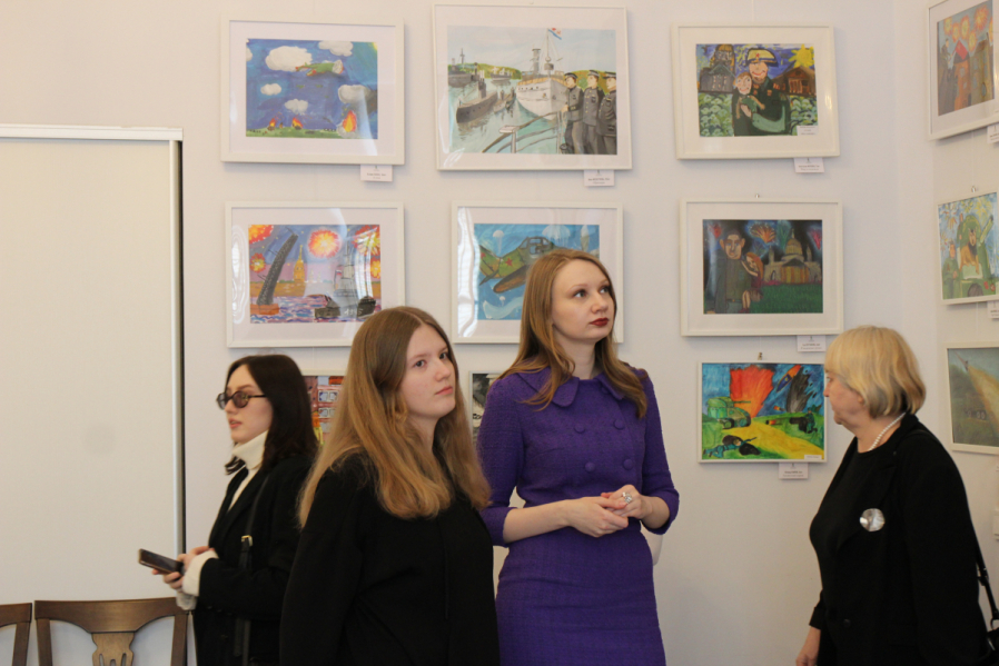 Память четырёх поколений: в Педиатрическом университете открылась выставка ко Дню Победы 12