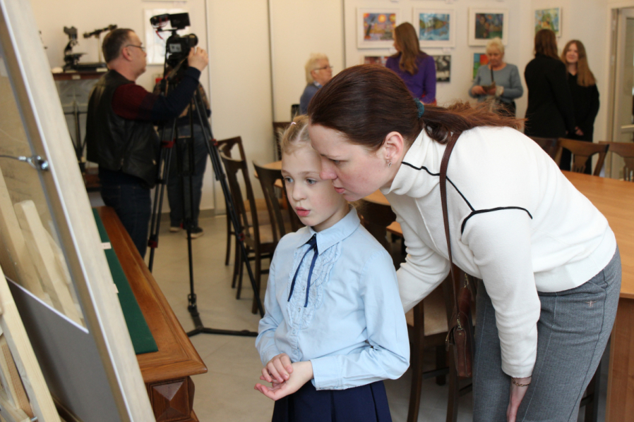 Память четырёх поколений: в Педиатрическом университете открылась выставка ко Дню Победы