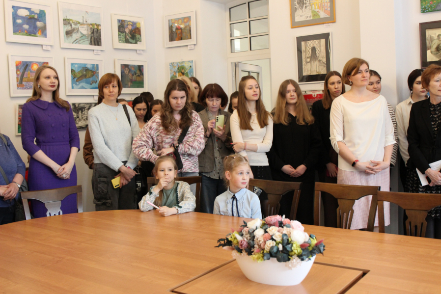 Память четырёх поколений: в Педиатрическом университете открылась выставка ко Дню Победы 16