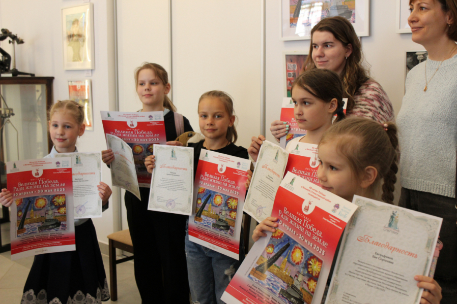 Память четырёх поколений: в Педиатрическом университете открылась выставка ко Дню Победы 33