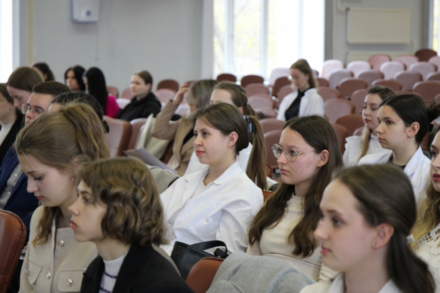 В Педиатрическом университете состоялся кинофорум, посвященный 80-летию Победы 4