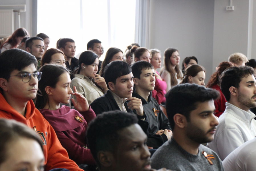 «Герои в белых халатах»: в Педиатрическом университете прошел концерт клуба «Гиппократ» 3