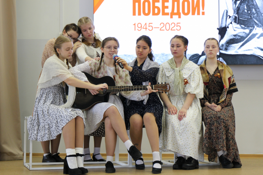 Студенты медицинского училища Педиатрического университета провели концерт к 80-летию Победы в Великой Отечественной войне 8