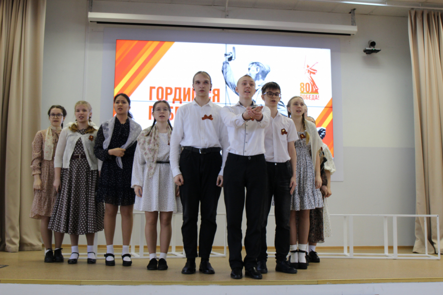 Студенты медицинского училища Педиатрического университета провели концерт к 80-летию Победы в Великой Отечественной войне 11