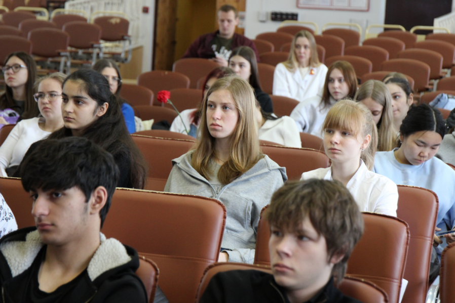 Студенты медицинского училища Педиатрического университета провели концерт к 80-летию Победы в Великой Отечественной войне 20