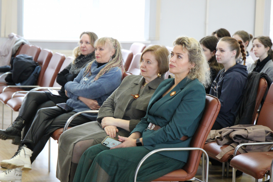 Студенты медицинского училища Педиатрического университета провели концерт к 80-летию Победы в Великой Отечественной войне 21