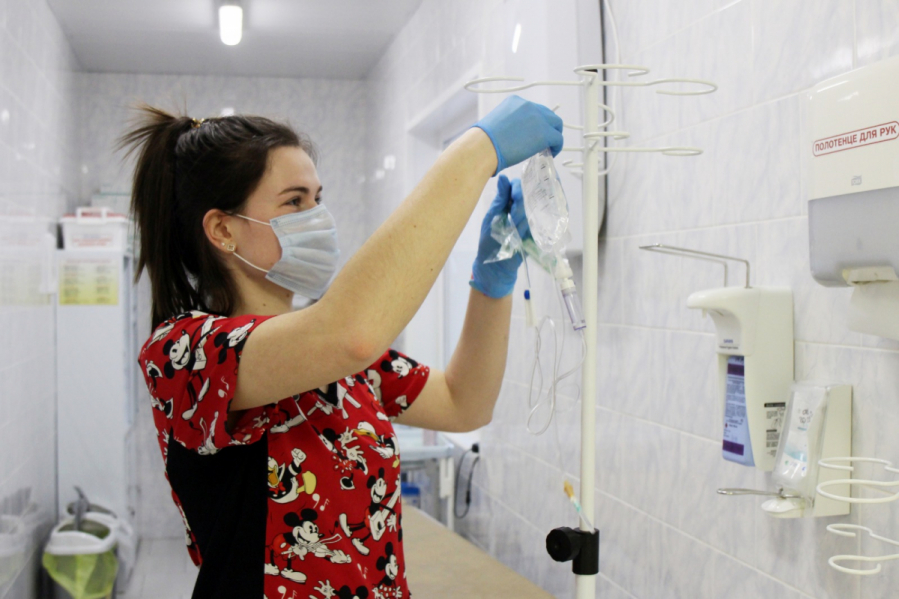 Доброта в каждом прикосновении: в Педиатрическом университете поздравили  медицинских сестер 9